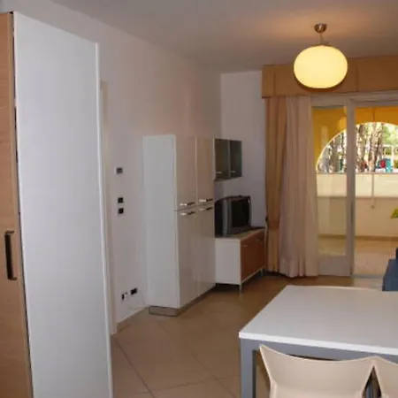 Apartman Cozy Coastal Haven With Air Conditioning
